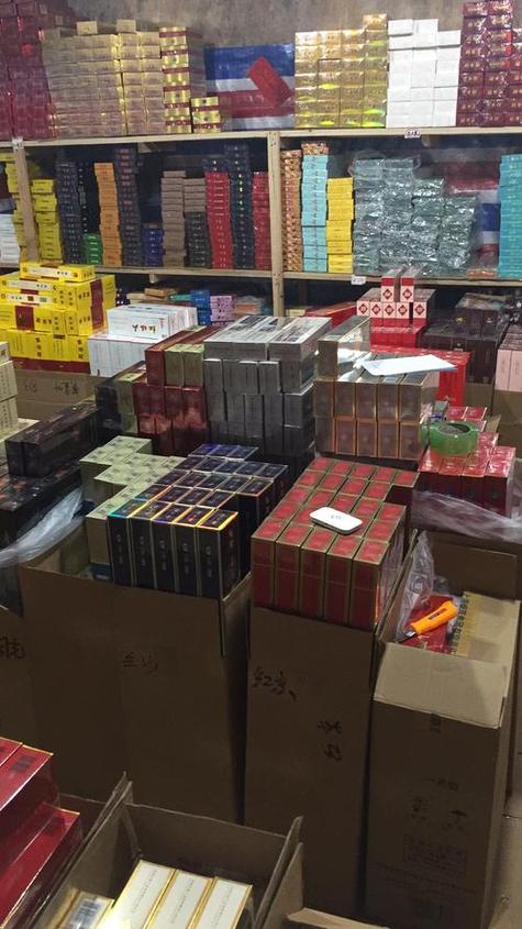河内是越南的首都，当地的香烟批发市场主要集中在以下几个区域